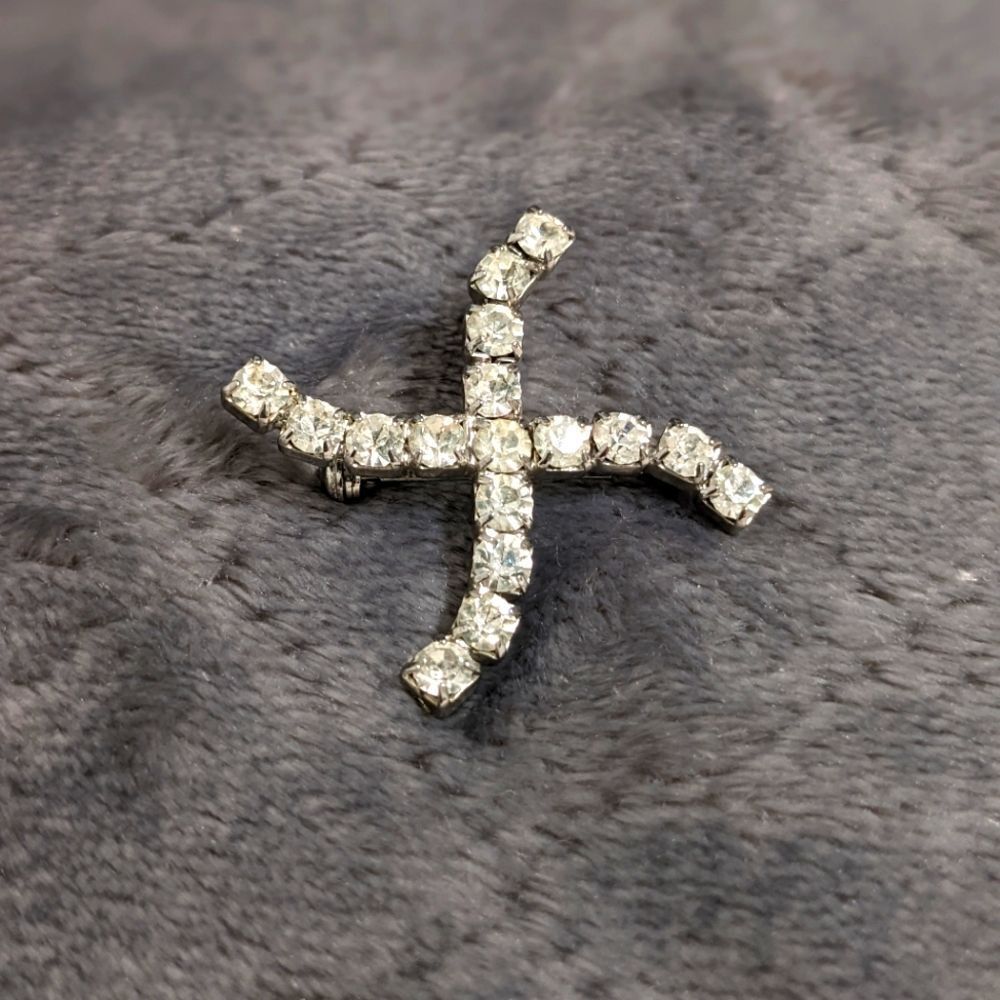 🎉Host Pick🎉 Vintage Clear Rhinestone "X" Brooche - Picture 1 of 7